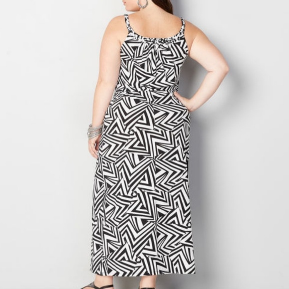 Black & White Dress - Picture 2 of 2